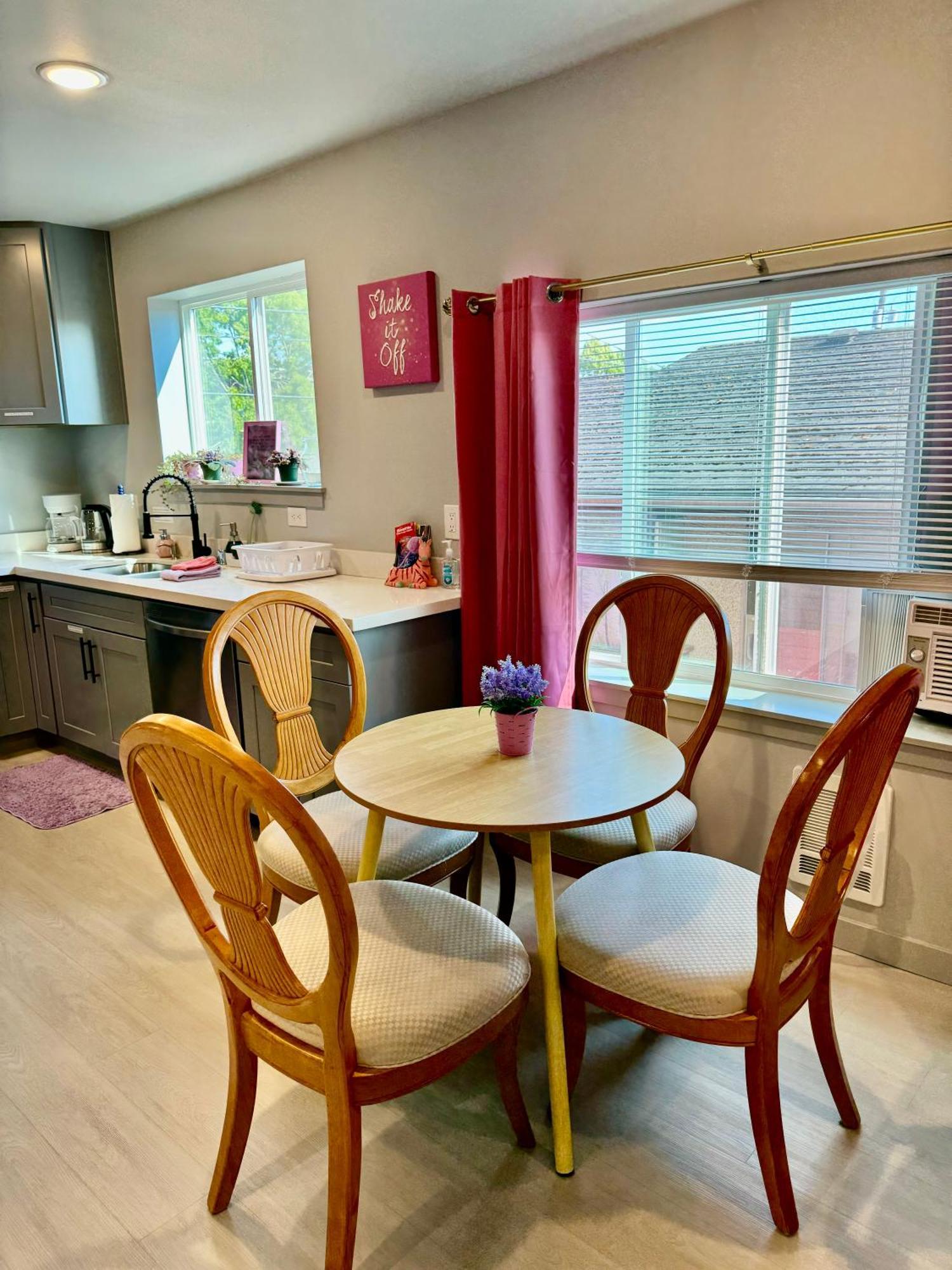 1 Bd Apt With 2 Extra Sofa Beds 13 Mins To Seatac Airport Seattle Bagian luar foto