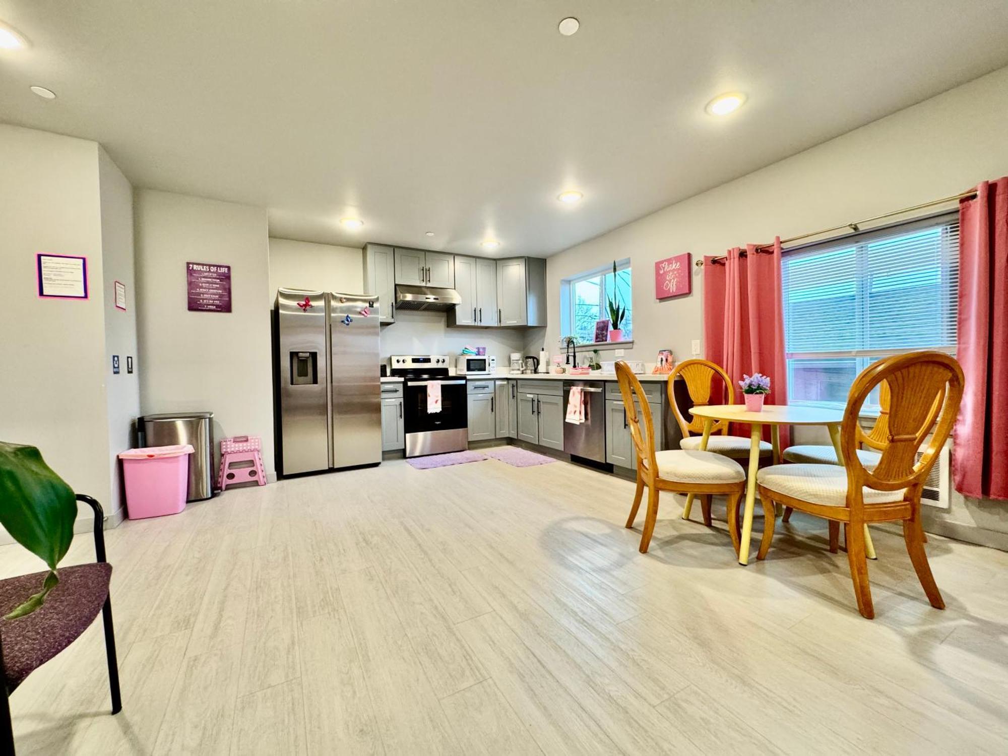 1 Bd Apt With 2 Extra Sofa Beds 13 Mins To Seatac Airport Seattle Bagian luar foto